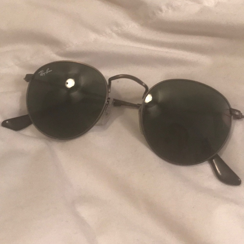 Black on Black Ray-Ban Round Sunglasses